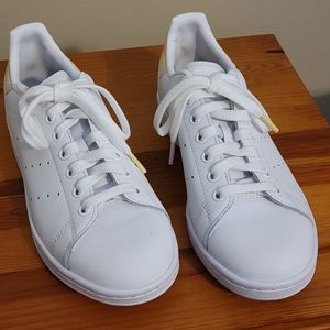 Stan Smith Adidas Pristine Condition White with Pastel Rainbow heal Size 8